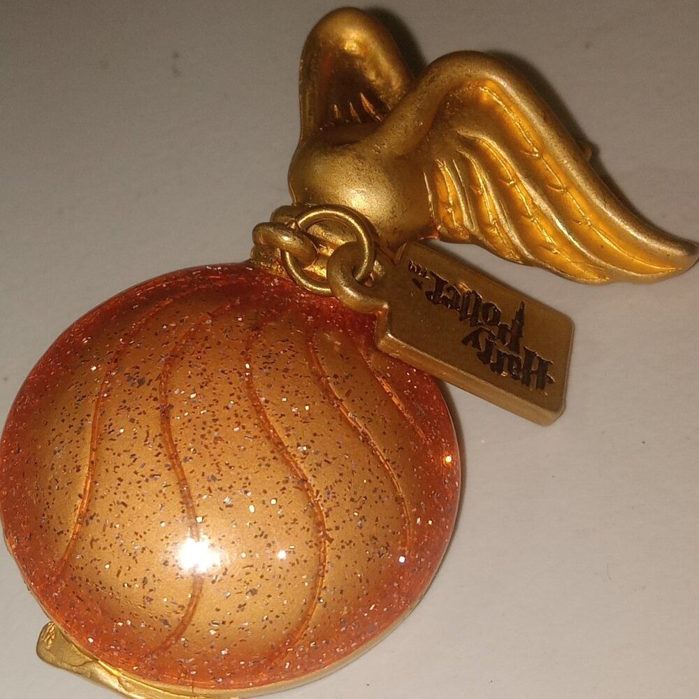 VINTAGE RARE "00" WB limited Edition Harry Potter golden snitch broach